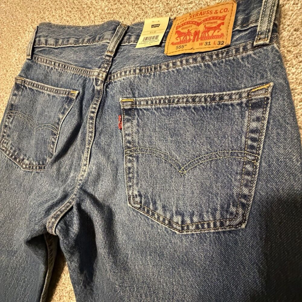 Levi's 555 Men's Relaxed Straight Leg Jeans Size 31 x 32 Medium Wash Blue NWT - Picture 6 of 9